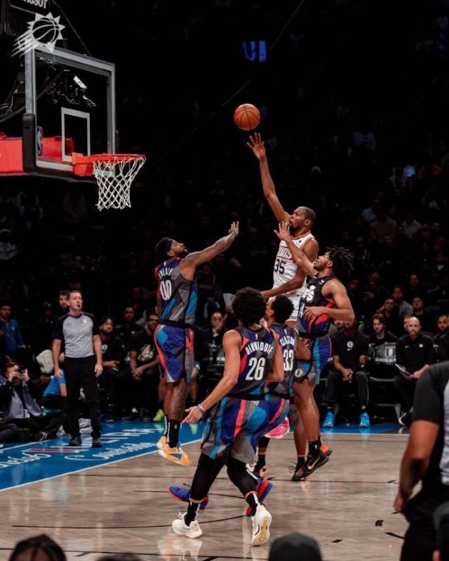 KAIYUN SPORTS-【现场】杜兰特重回布鲁克林 球迷连嘘带喊爱恨交织